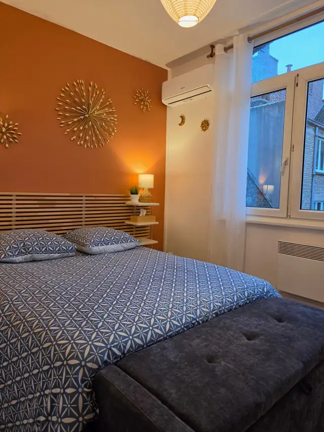 Adélise, chambre, lit double et climatisation