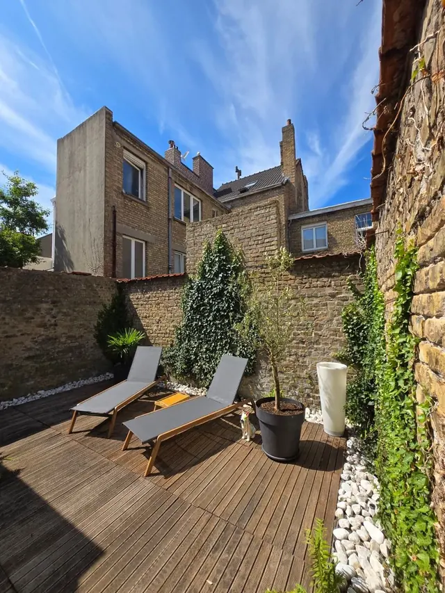Loucé, terrasse, autre angle